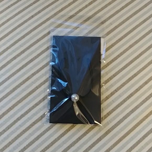 Faux pearl choker necklace - Picture 5 of 6